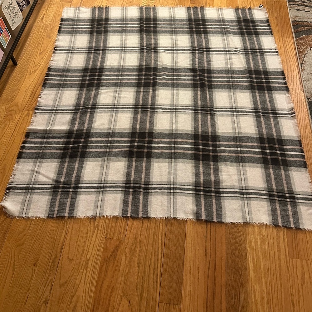 Express Winter Scarf - Picture 2 of 4